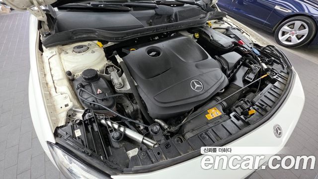 Mercedes-Benz GLA-Class GLA220