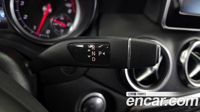 Mercedes-Benz GLA-Class GLA220