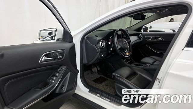 Mercedes-Benz GLA-Class GLA220
