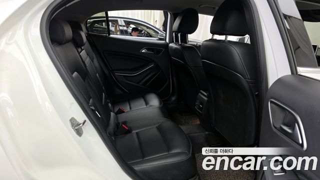 Mercedes-Benz GLA-Class GLA220