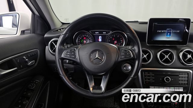 Mercedes-Benz GLA-Class GLA220