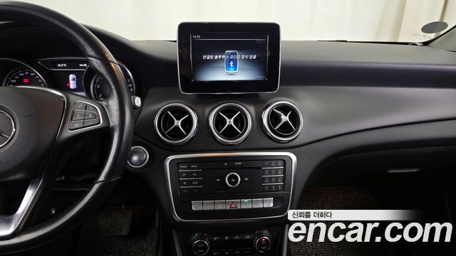 Mercedes-Benz GLA-Class GLA220