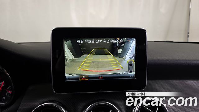 Mercedes-Benz GLA-Class GLA220