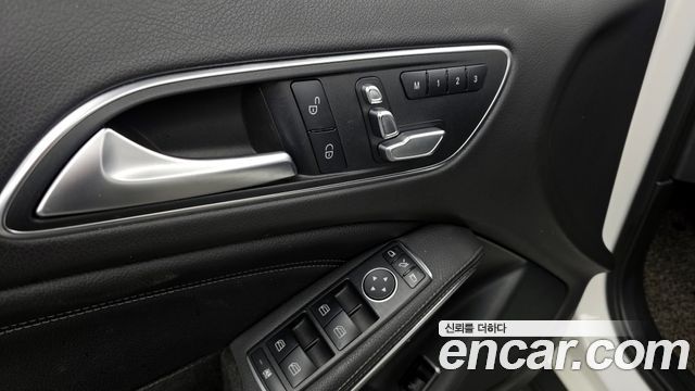 Mercedes-Benz GLA-Class GLA220