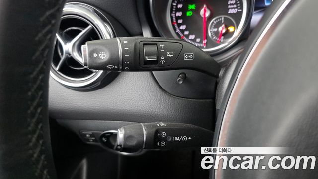 Mercedes-Benz GLA-Class GLA220