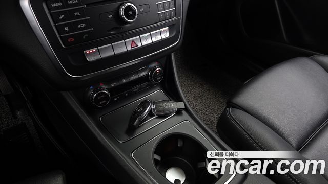 Mercedes-Benz GLA-Class GLA220