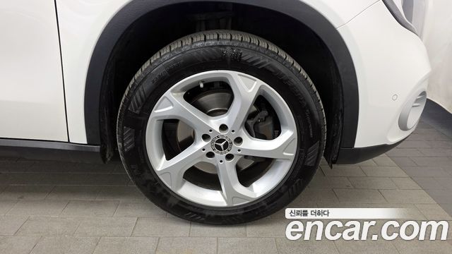 Mercedes-Benz GLA-Class GLA220