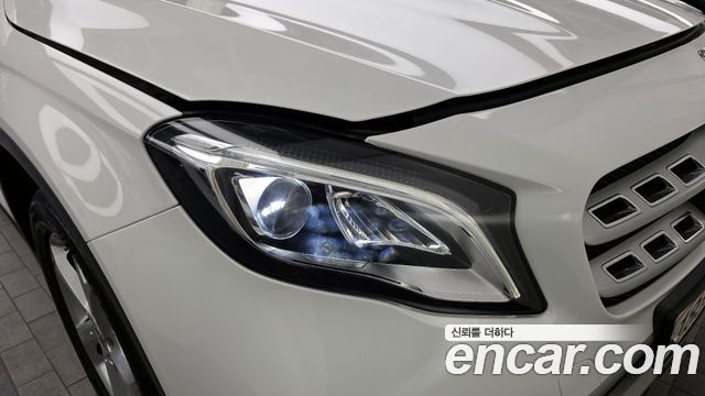 Mercedes-Benz GLA-Class GLA220
