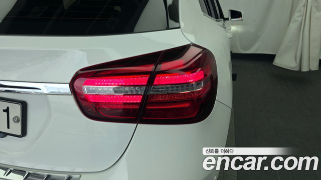 Mercedes-Benz GLA-Class GLA220