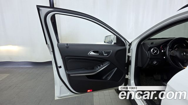 Mercedes-Benz GLA-Class GLA220
