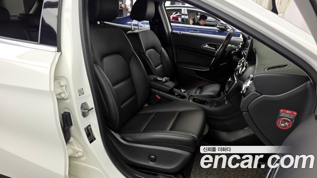 Mercedes-Benz GLA-Class GLA220