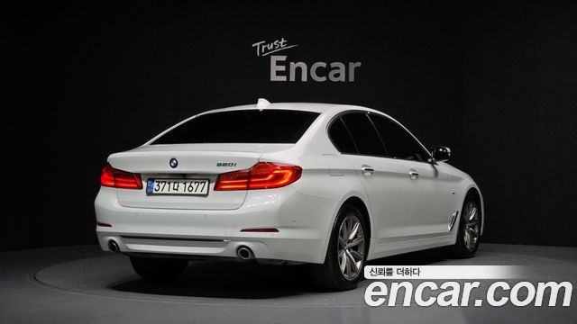 BMW 5-Series 520i Luxury