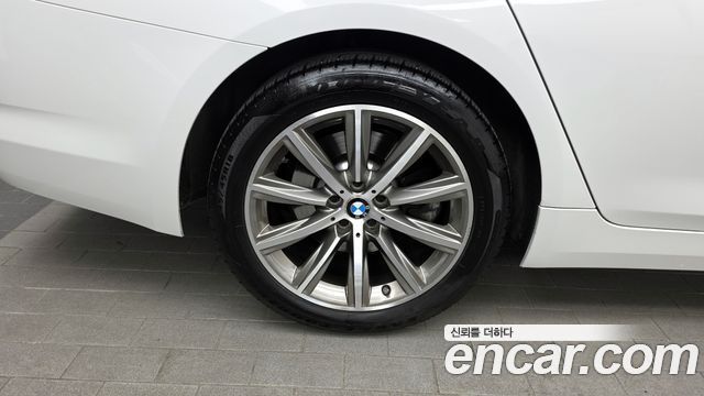 BMW 5-Series 520i Luxury