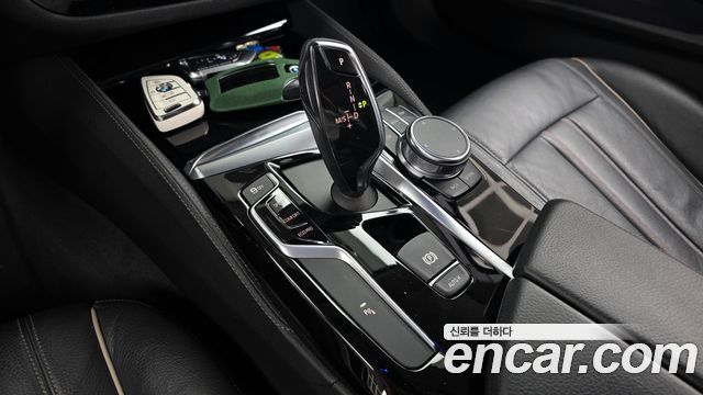 BMW 5-Series 520i Luxury