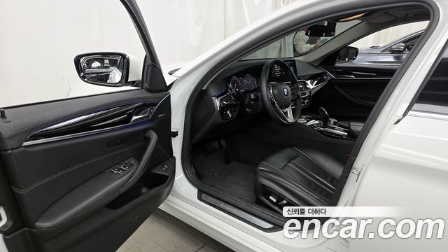 BMW 5-Series 520i Luxury