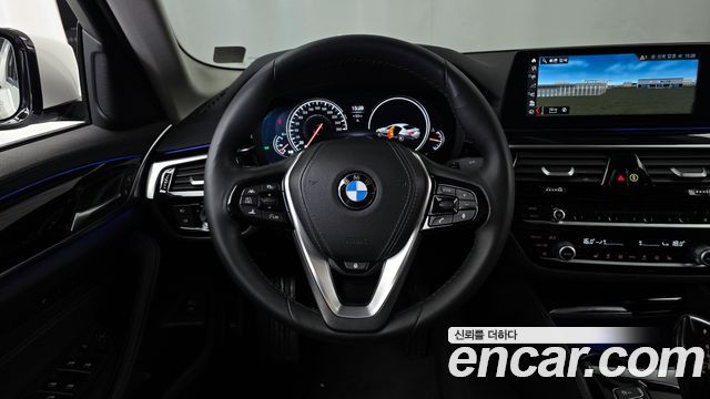 BMW 5-Series 520i Luxury