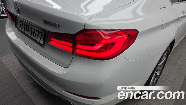 BMW 5-Series 520i Luxury