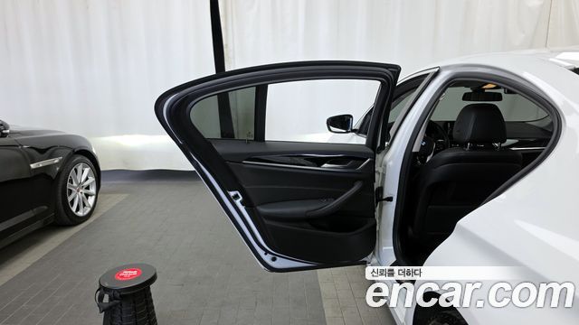 BMW 5-Series 520i Luxury