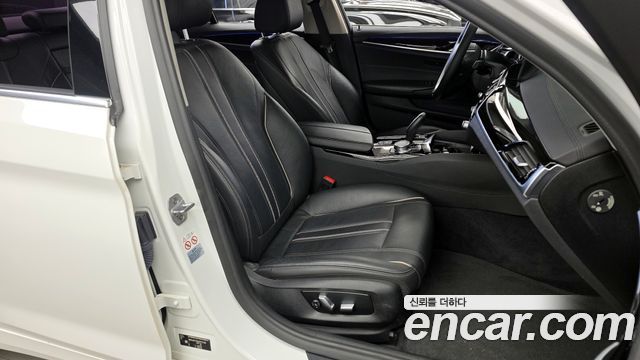 BMW 5-Series 520i Luxury