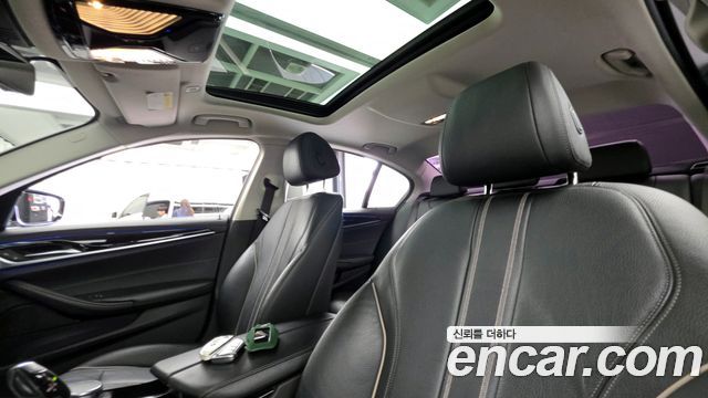 BMW 5-Series 520i Luxury