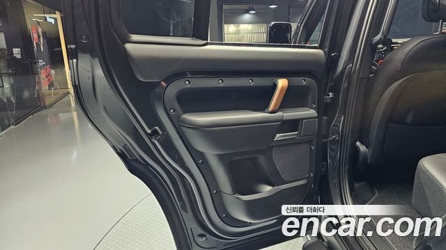 Land Rover Defender 110 P400 X