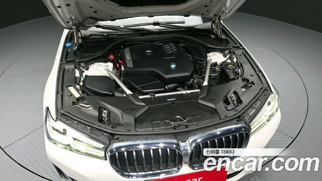 BMW 5-Series 520i Luxury