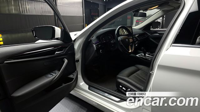 BMW 5-Series 520i Luxury