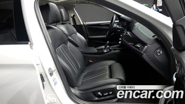 BMW 5-Series 520i Luxury