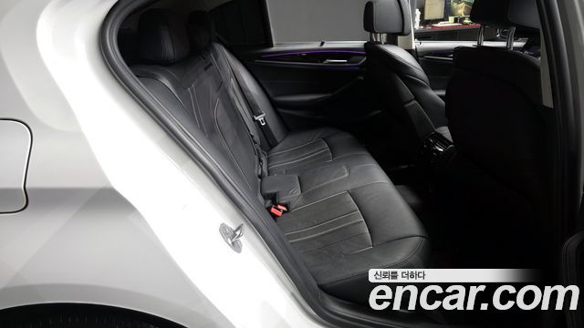 BMW 5-Series 520i Luxury