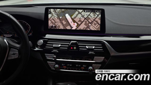 BMW 5-Series 520i Luxury