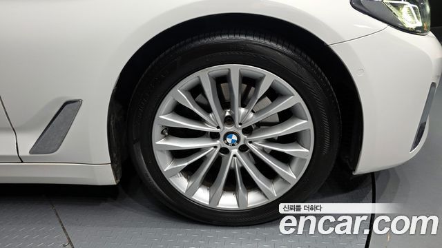 BMW 5-Series 520i Luxury