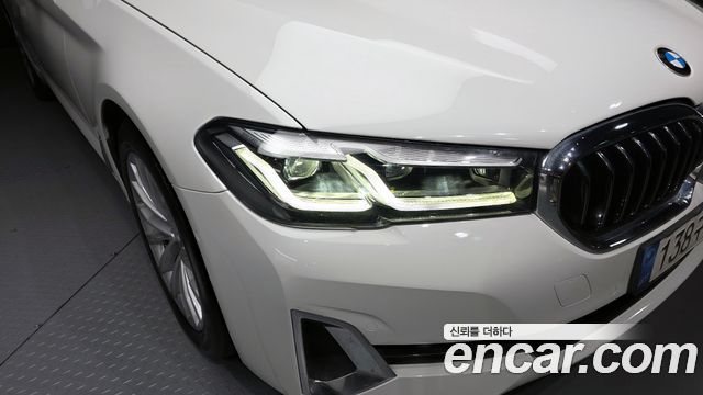 BMW 5-Series 520i Luxury