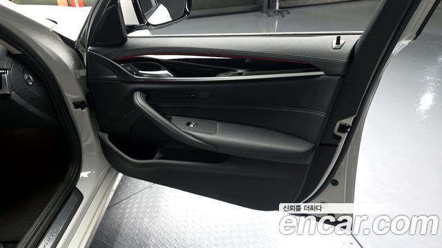 BMW 5-Series 520i Luxury