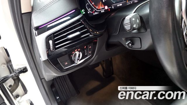 BMW 5-Series 520i Luxury
