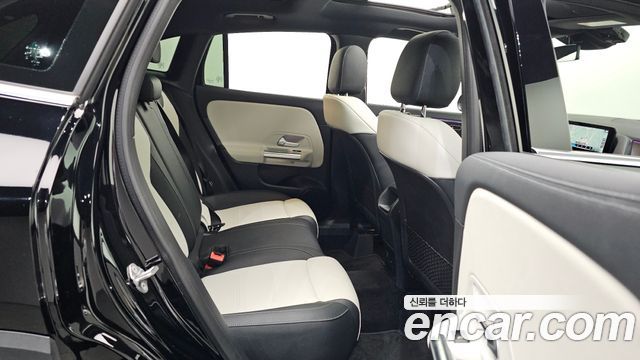 Mercedes-Benz GLA-Class GLA250 4MATIC