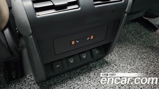 Land Rover Defender 90 D250 SE
