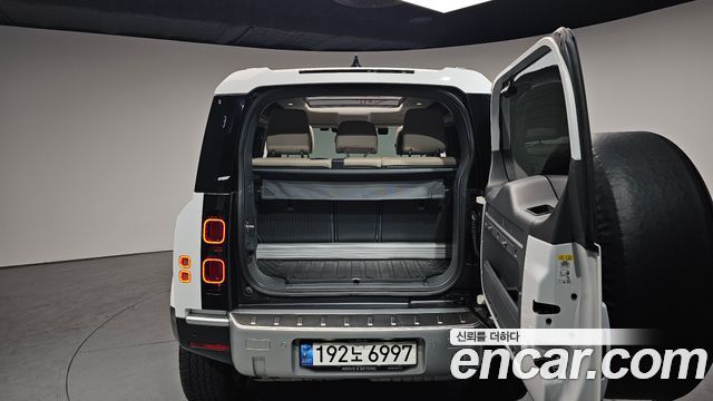 Land Rover Defender 90 D250 SE