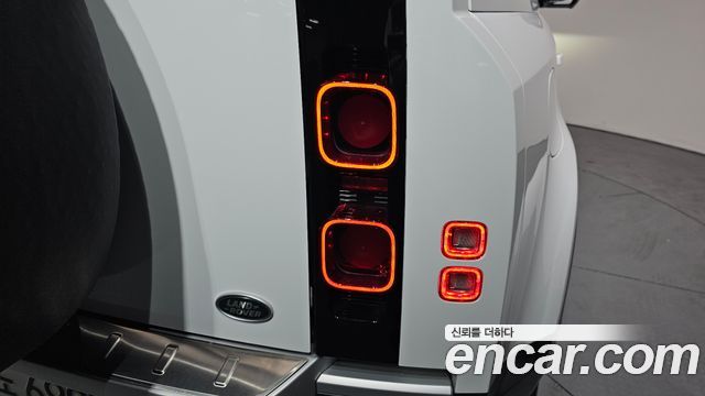 Land Rover Defender 90 D250 SE