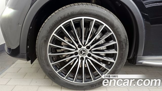 Mercedes-Benz GLC-Class GLC300 4MATIC AMG Line