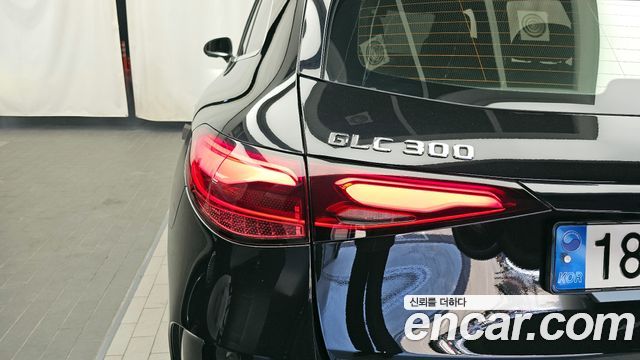 Mercedes-Benz GLC-Class GLC300 4MATIC AMG Line