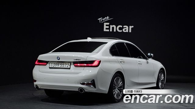 BMW 3-Series 320i Luxury