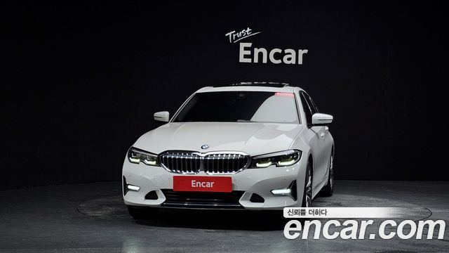BMW 3-Series 320i Luxury