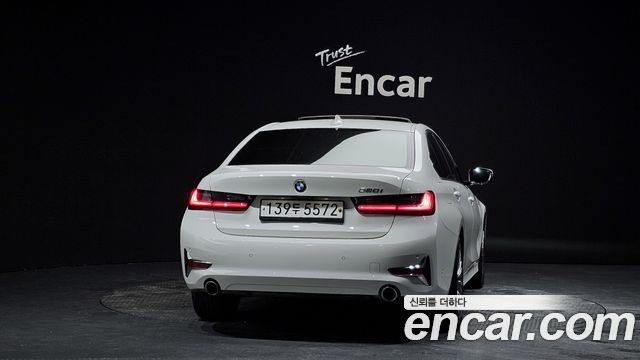 BMW 3-Series 320i Luxury