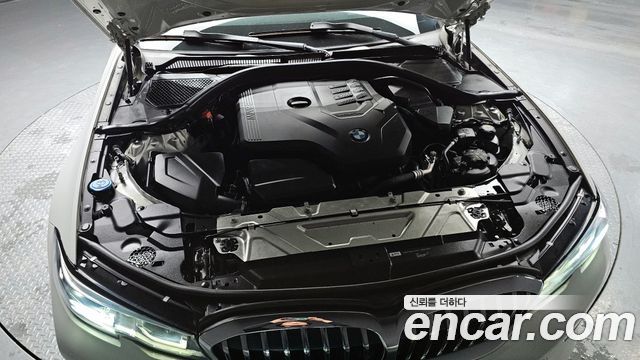BMW 3-Series 320i Luxury
