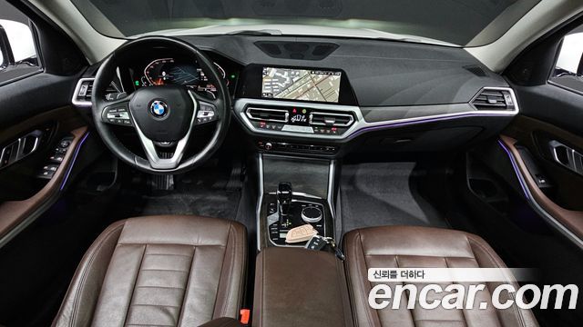 BMW 3-Series 320i Luxury