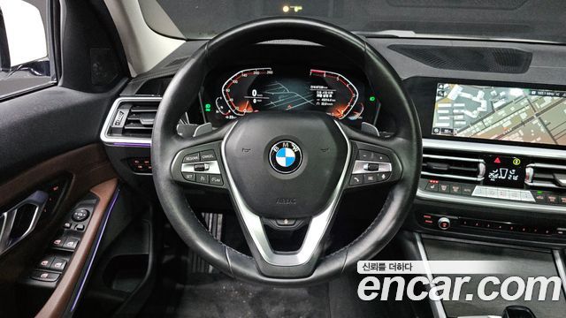 BMW 3-Series 320i Luxury