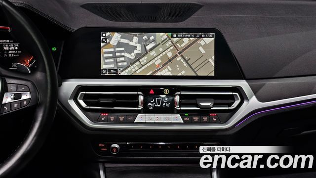 BMW 3-Series 320i Luxury