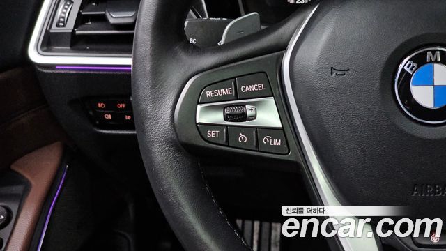 BMW 3-Series 320i Luxury