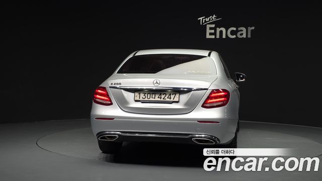 Mercedes-Benz E-Class E200 Avantgarde