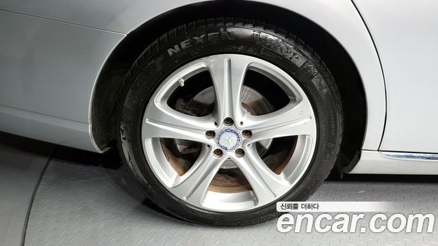 Mercedes-Benz E-Class E200 Avantgarde